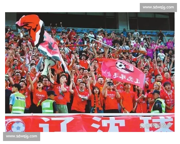 球迷狂欢！排球友谊赛现场气氛火爆，掌声与呐喊齐飞！