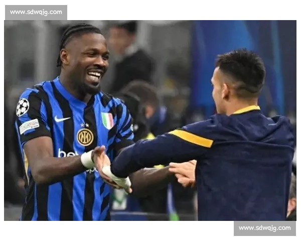 国米更衣室暗流涌动：小图拉姆、阿瑙托维奇力挺恰尔汗奥卢