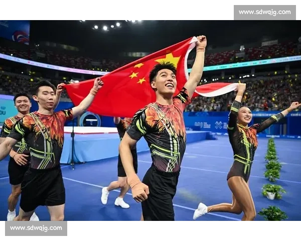 泪水与汗水交织，洲际电竞颁奖礼上的动人瞬间